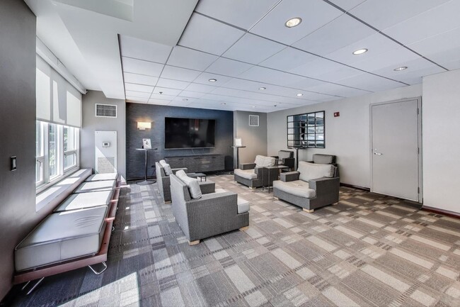 Building Photo - 33 W Ontario St