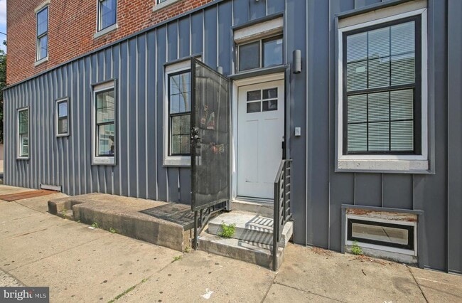 Building Photo - 2046 E Huntingdon St