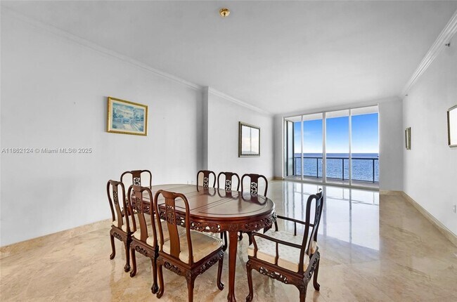 Building Photo - 704 N Ocean Blvd