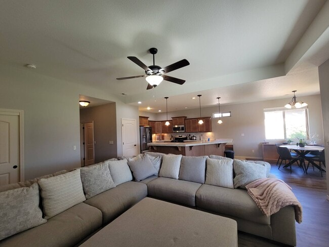 Building Photo - 2460 Bramasole Dr Way