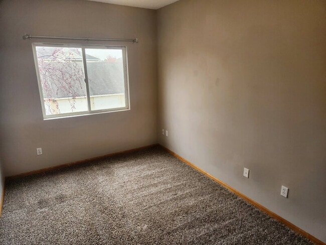 Building Photo - 1320 SE Florence Dr