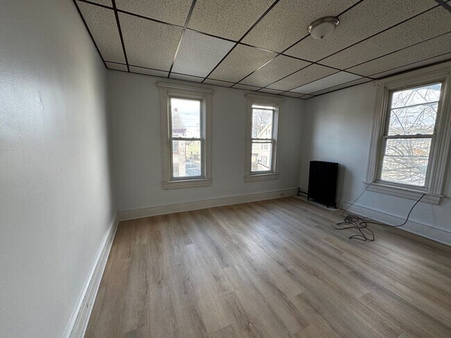 Building Photo - 05th St S 302-304