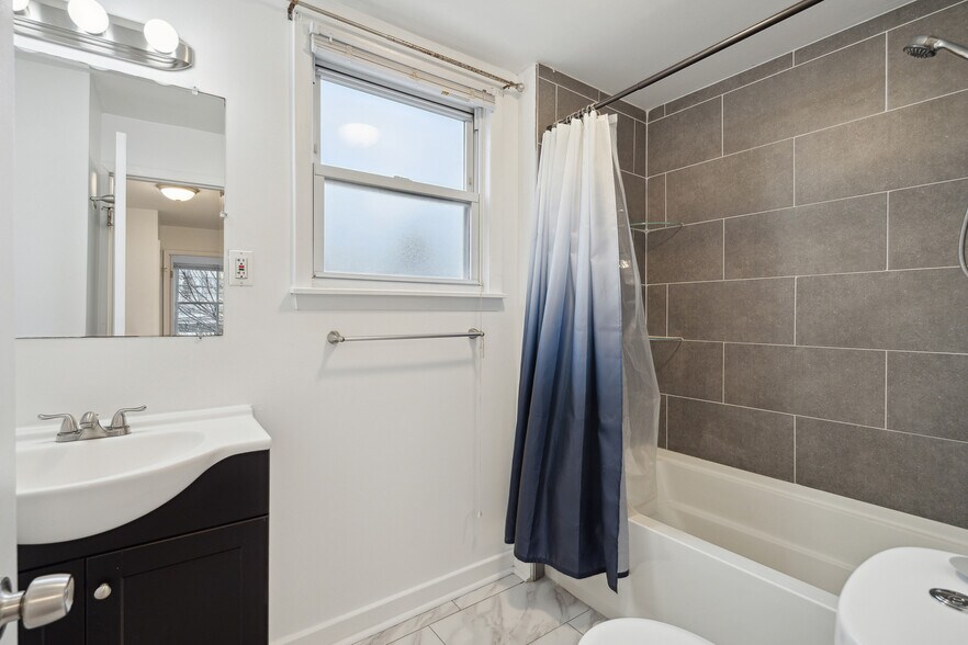 Building Photo - 3079 Tulip St