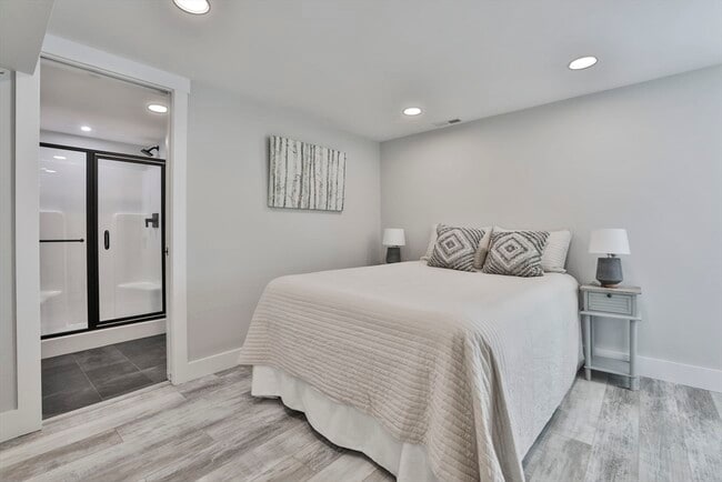 Building Photo - 7 Christopher St