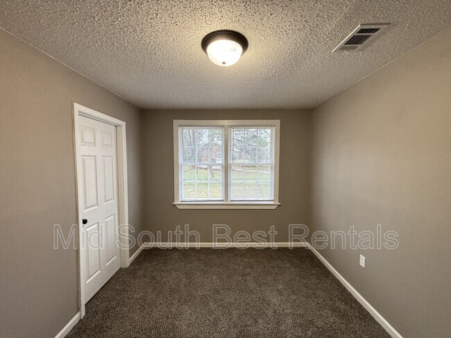 Building Photo - 2415 S Ringo St
