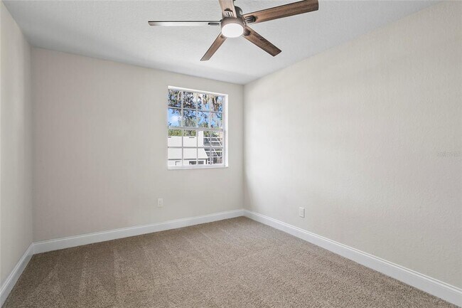 Building Photo - 214 Pinewood Dr