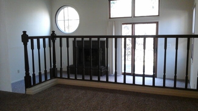 Building Photo - 3 Bedroom 2.5 Bath Condo Near Laguna Lake