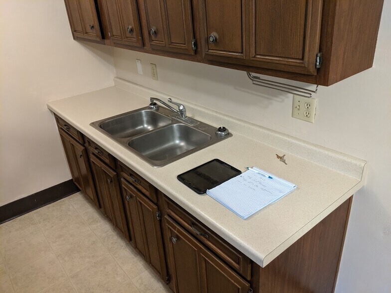 Building Photo - 401 N East St