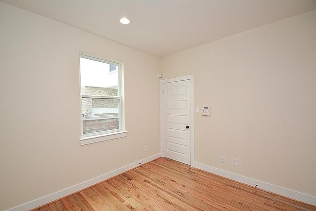 Building Photo - 1548 W 23rd St