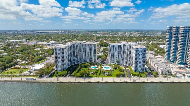 Building Photo - 1701 S Flagler Dr