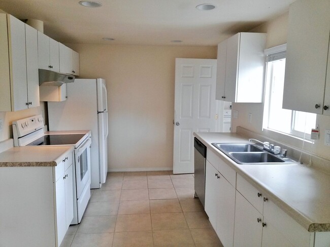 Building Photo - Lynnwood Bungalow