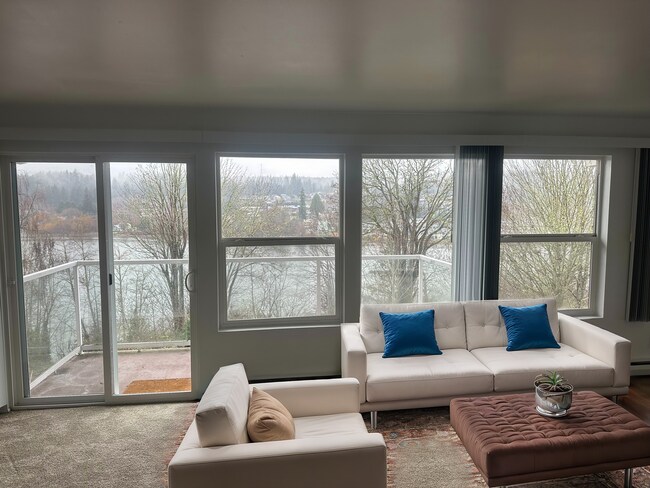 Building Photo - Two Bedroom Liberty Bay Views