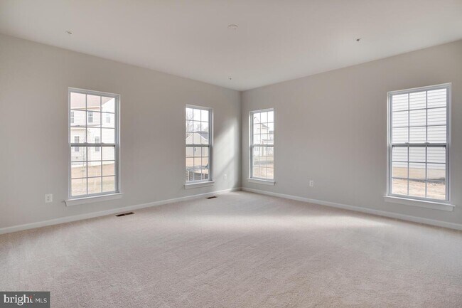 Building Photo - 6308 Savannah Dr