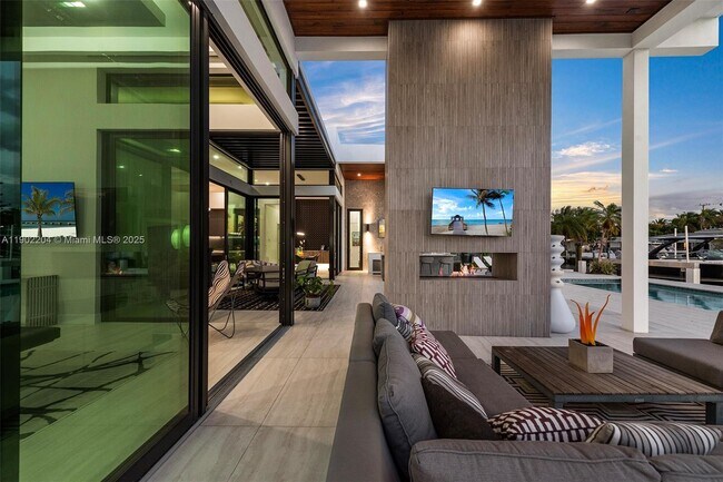 Building Photo - 3701 NE 26th Ave