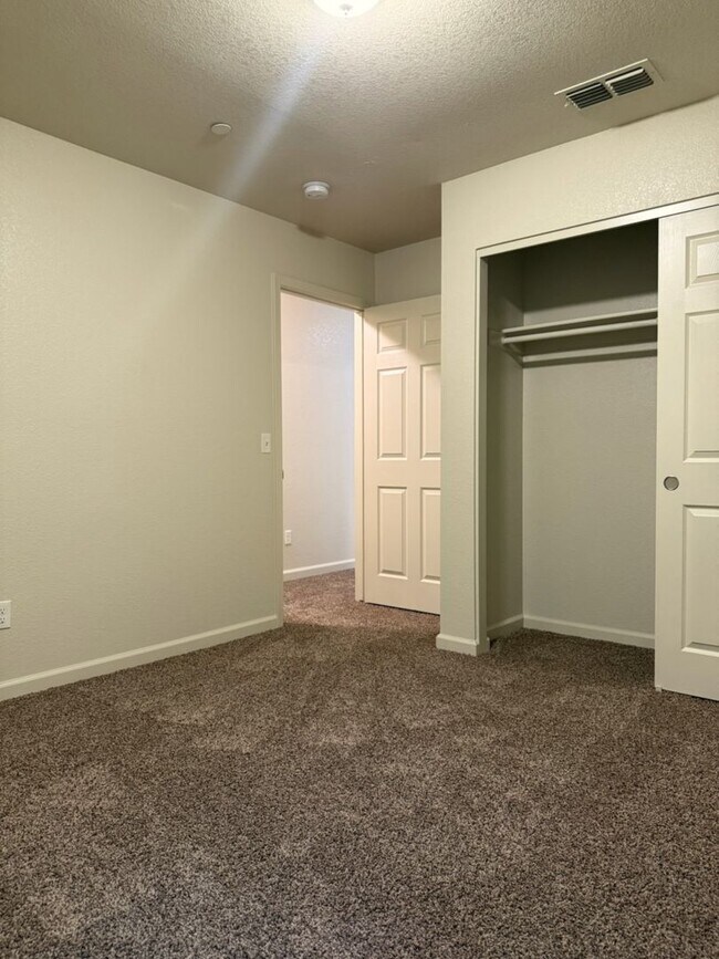 Building Photo - Don’t miss out on this 3 bedroom/2bath home!!!