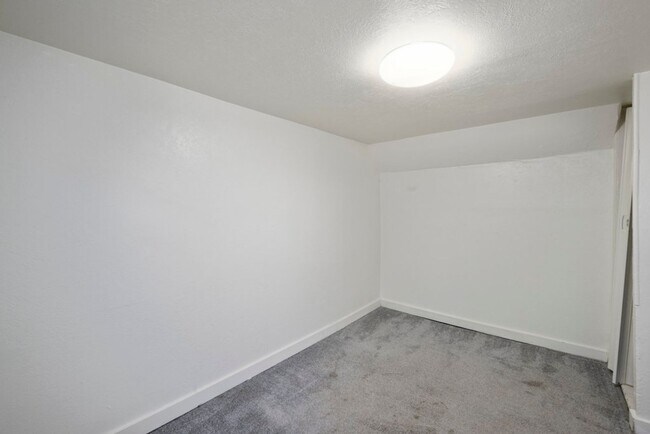 Building Photo - 764 Garfield Ave