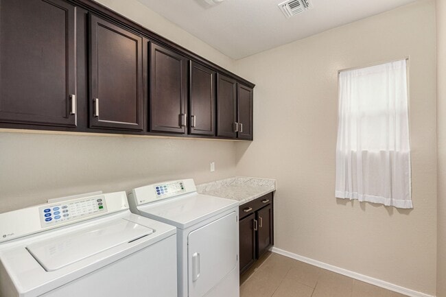 Building Photo - SONORAN FOOTHILLS 4 BEDROOM 2.5 SFH