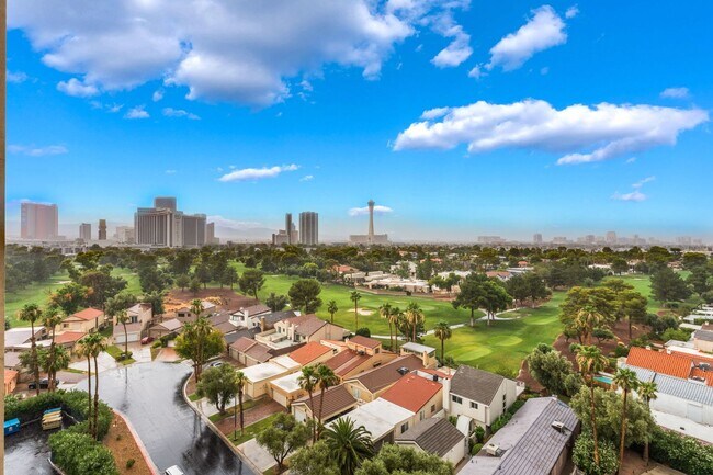 Building Photo - Luxury High-Rise Living with Views!