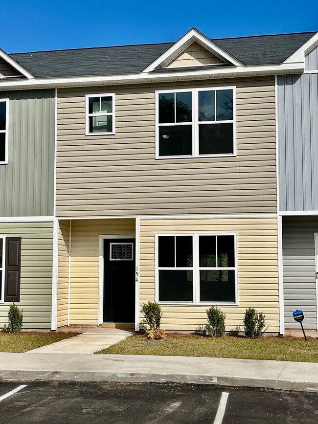 Building Photo - Townhome in Holly Ridge!!