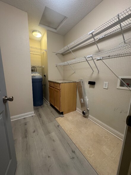 Building Photo - 12805 Courage Crossing