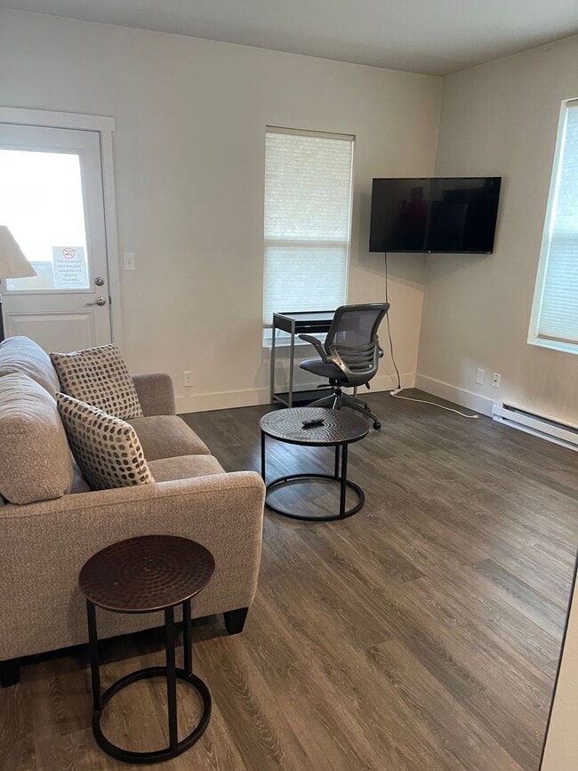 Building Photo - FURNISHED 1 BEDROOM 1 BATH APARTMENT  - BREMERTON