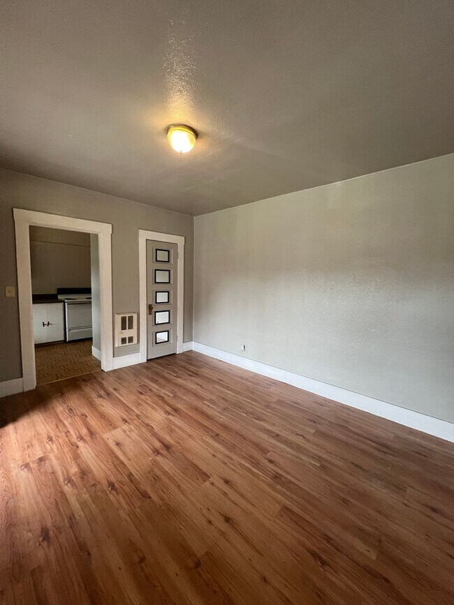 Building Photo - 93754