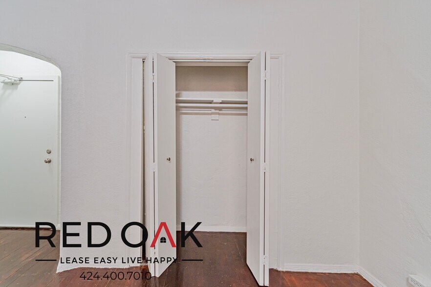 Building Photo - 849 S Oxford Ave