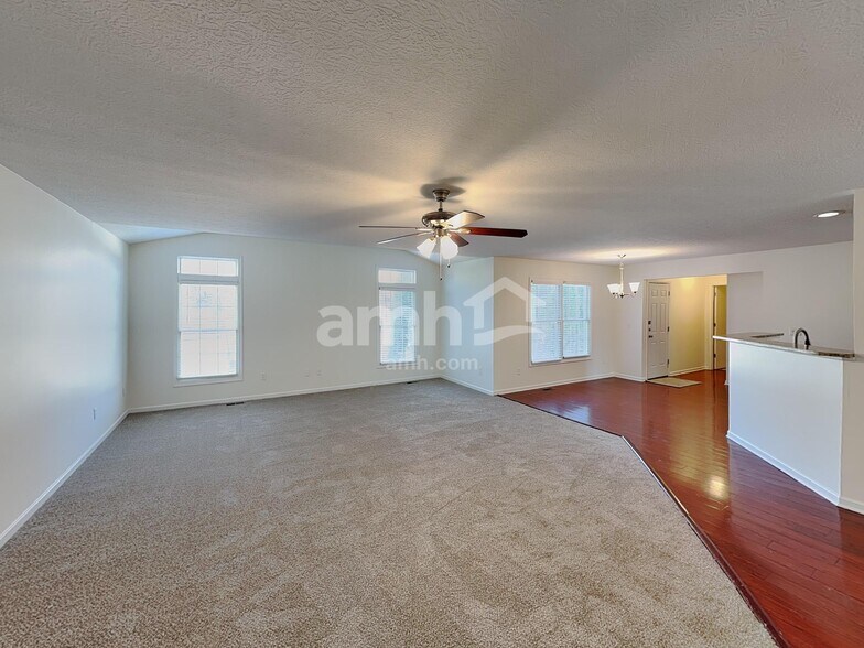 Building Photo - 1961 Creekview Dr