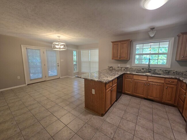 Building Photo - 3910 Sarasota Dr