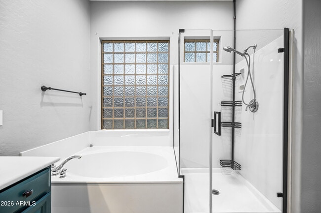 Building Photo - 4231 E Marshall Ave