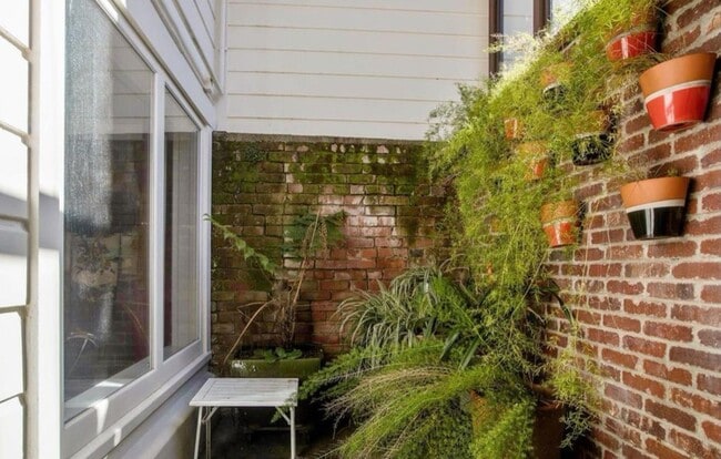 Building Photo - 1471 McAllister St