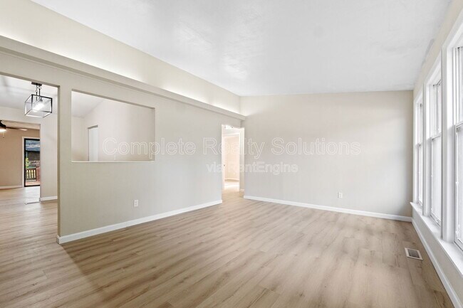 Building Photo - 1139 Lakeview Ave