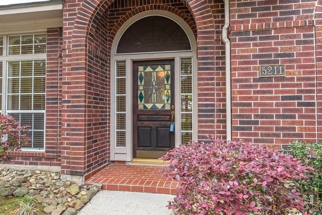 Building Photo - 5211 High Glen Ct