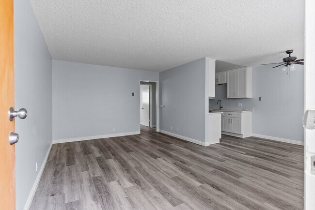 Interior Photo - 425-441 Gaviota Ave.
