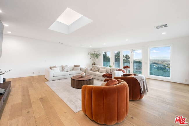 Building Photo - 3541 Multiview Dr