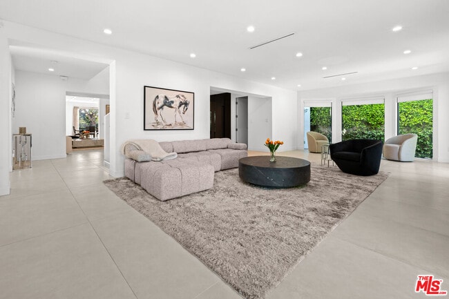 Building Photo - 201 S Bedford Dr