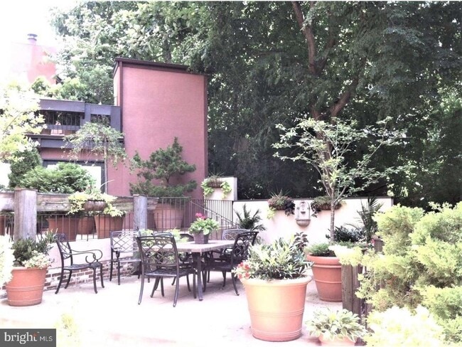 Building Photo - 8 Rex Ave