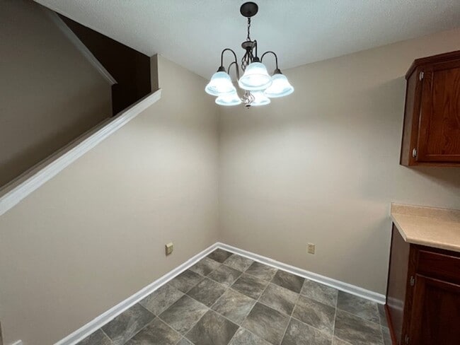 Building Photo - Renovated 3 Bedroom 3 Bath Townhome for Rent!