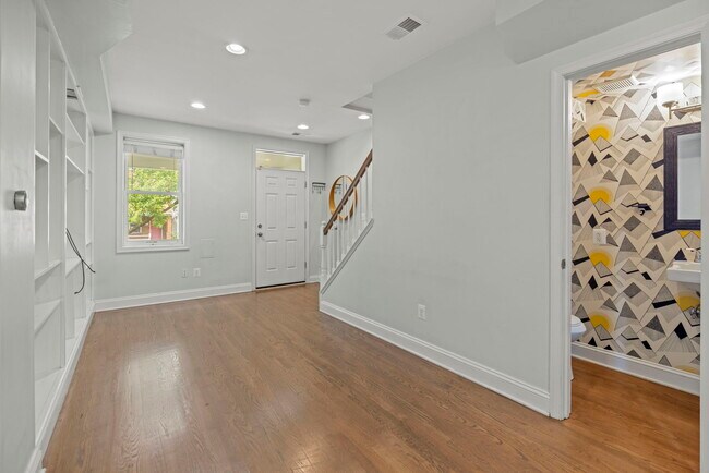 Building Photo - 1751 L St NE