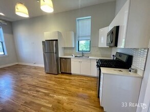 Building Photo - Stunning 2 bed 1 bath located in the heart...