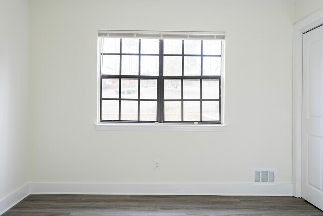Building Photo - 5201 Sunset Trail
