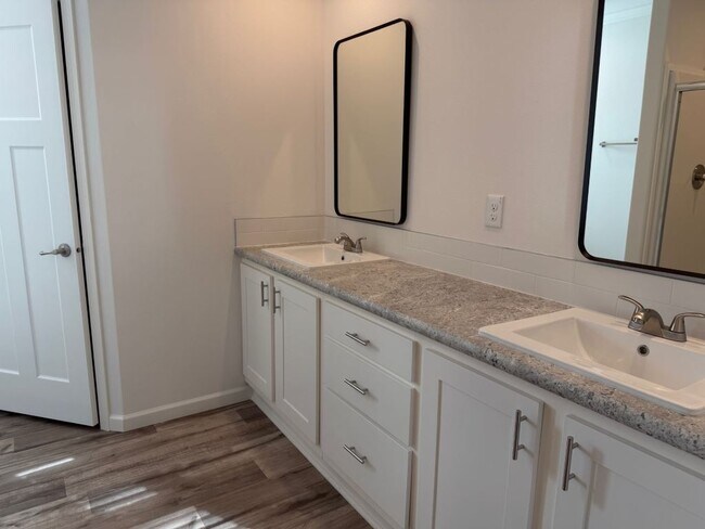 Building Photo - 310 8th St