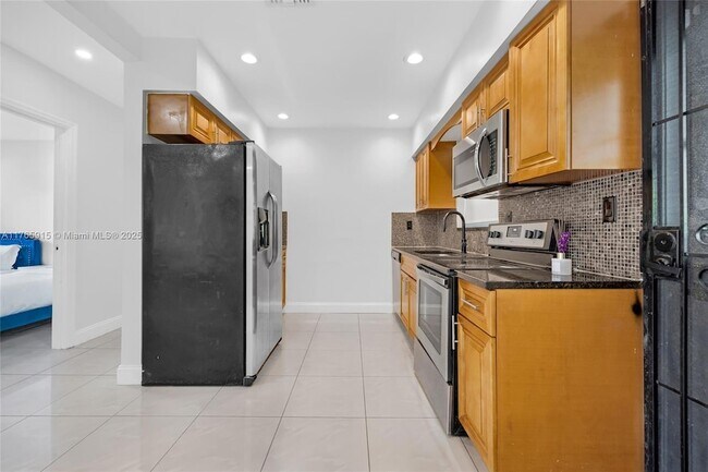 Building Photo - 16234 NE 9th Pl