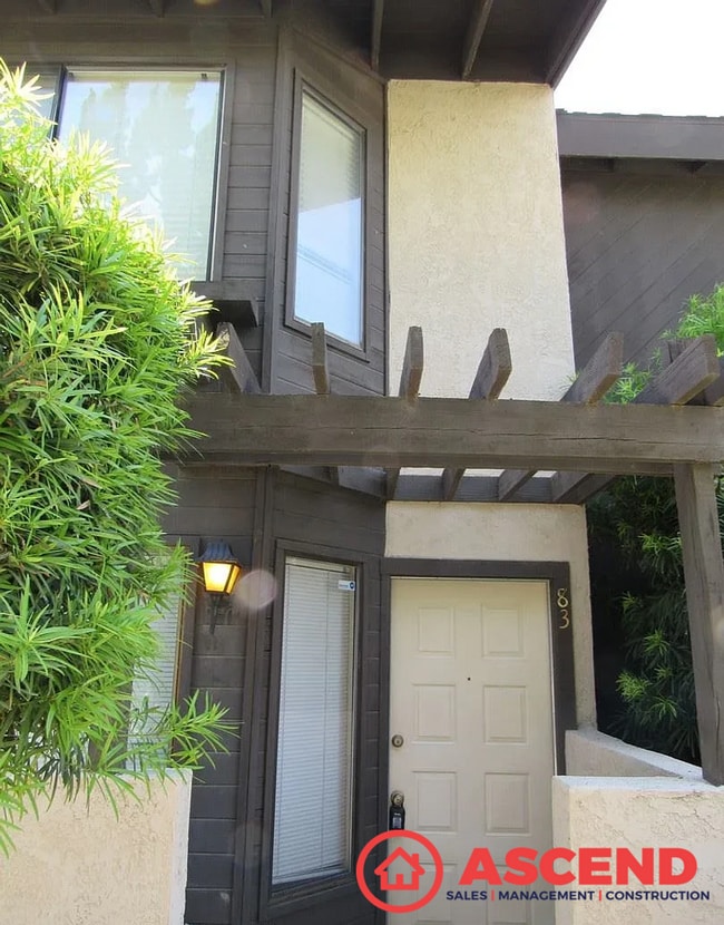 Primary Photo - Dazzling Apartment Located Near Coffee Rd!