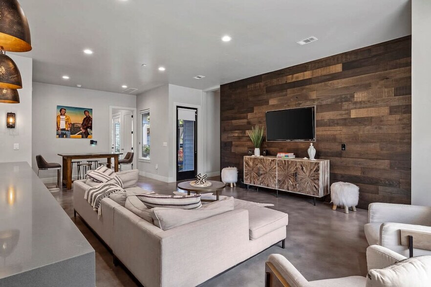 Building Photo - 2414a Kinney Rd