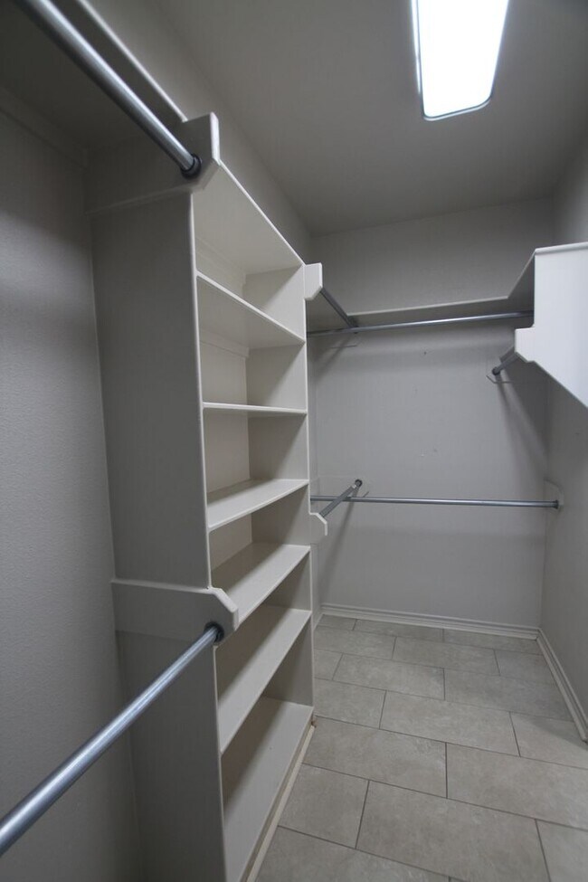 Building Photo - Beautiful 3 Bedroom 2 Bath Home in Guinn E...
