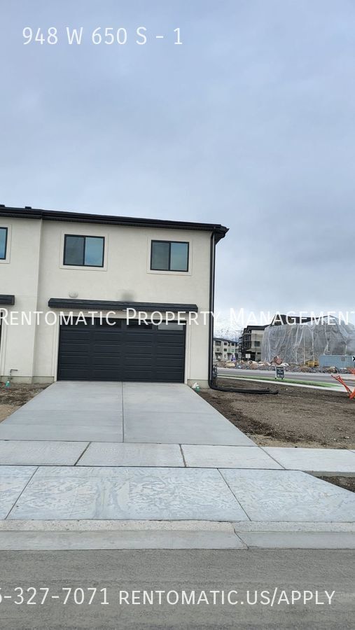 Building Photo - 948 W State Rd