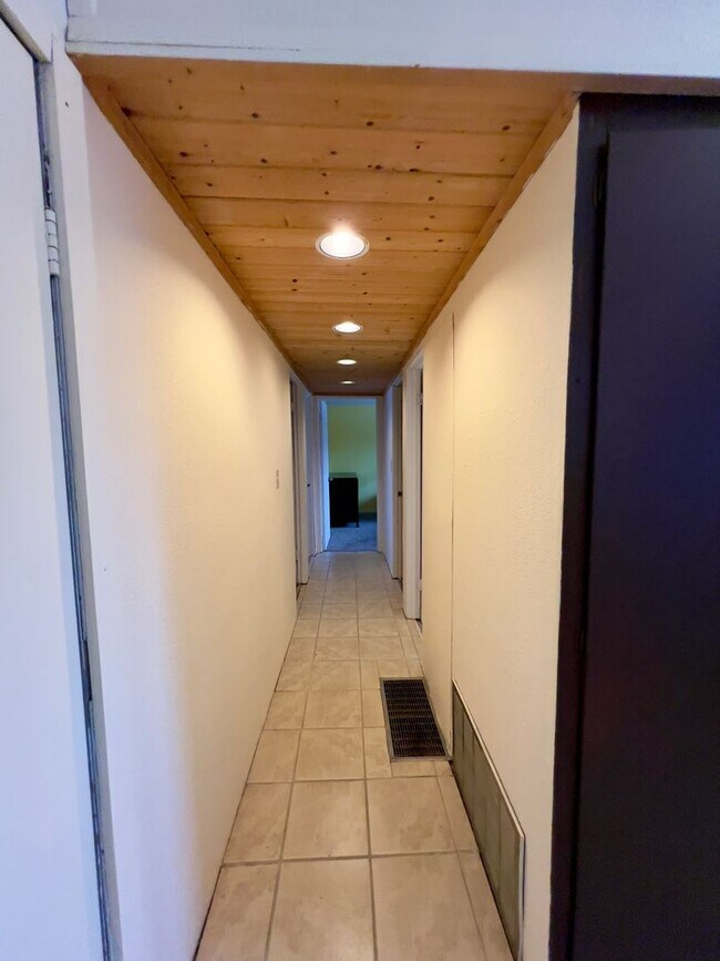 Building Photo - 601 Fairbanks St