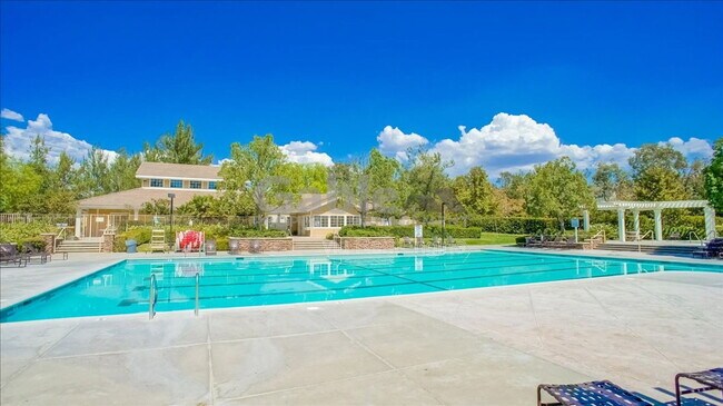 Building Photo - 28075 Daydream Way