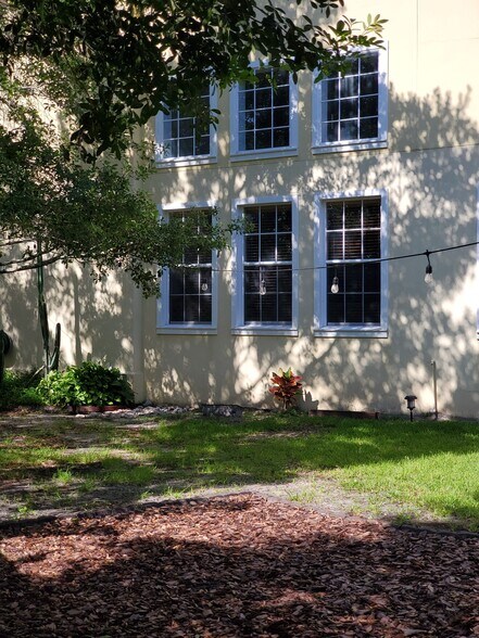 Building Photo - 4062 Markham Pl